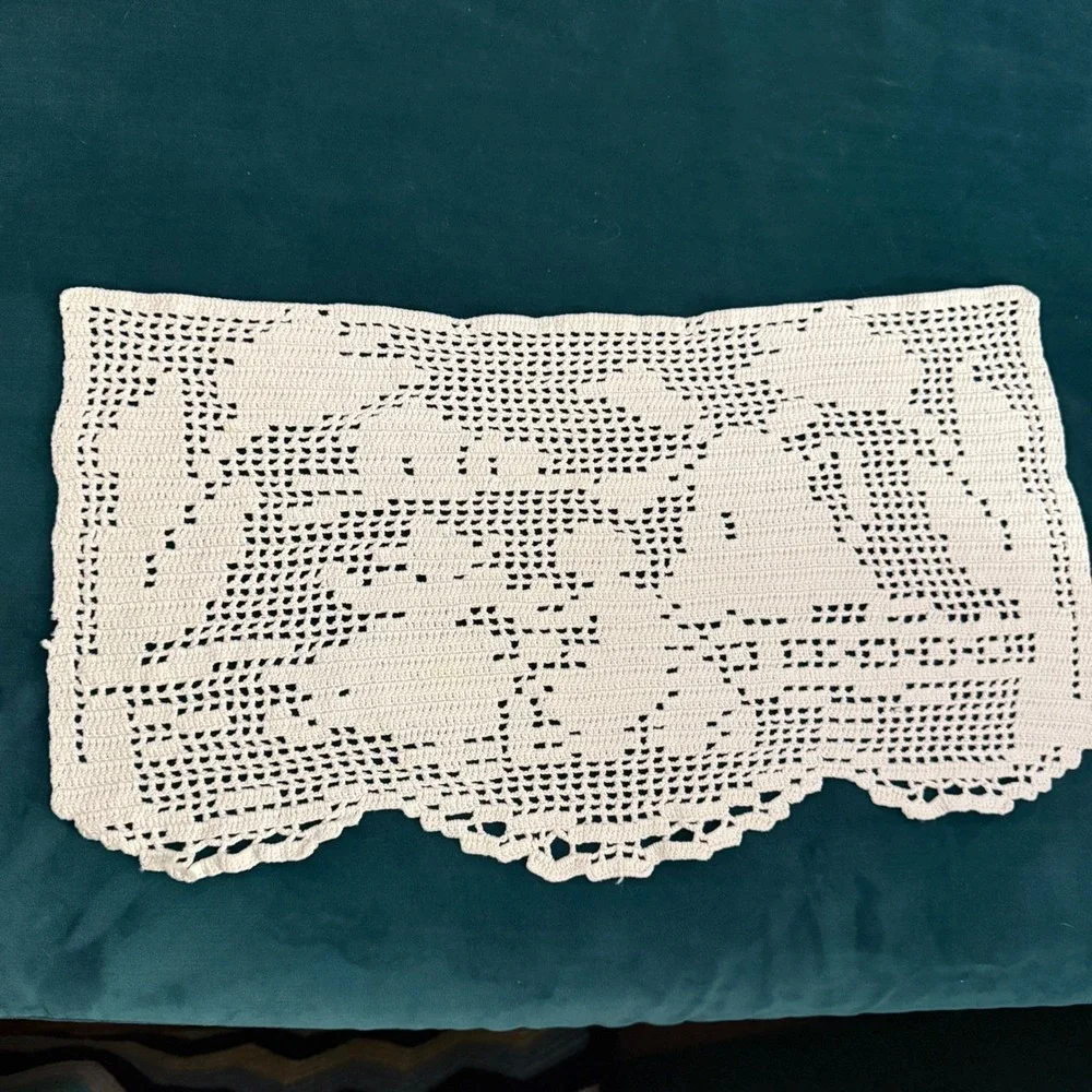 Vintage White‎ Crochet Floral Doilies Set of 4 Table Placemats Linens